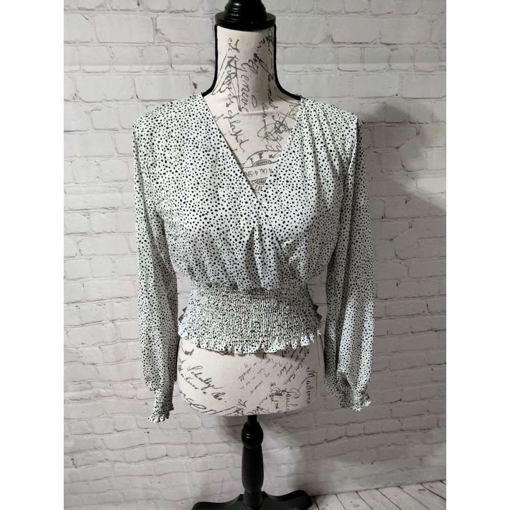 Polka dot long sleeve cropped blouse. Medium. Shein. 341